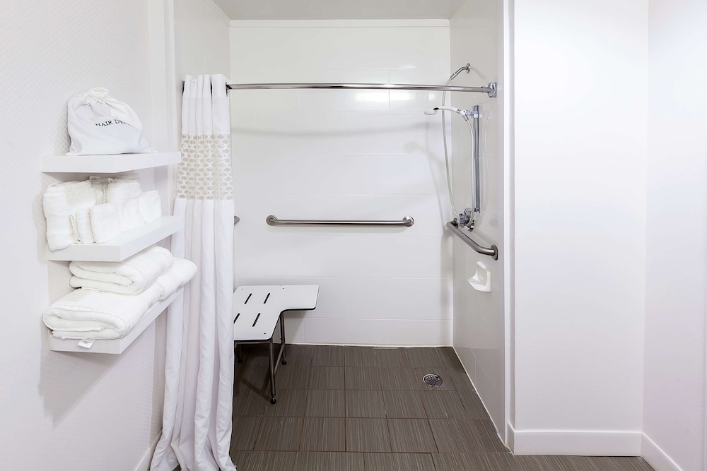 Hampton Inn Raleigh Garner - photo 21