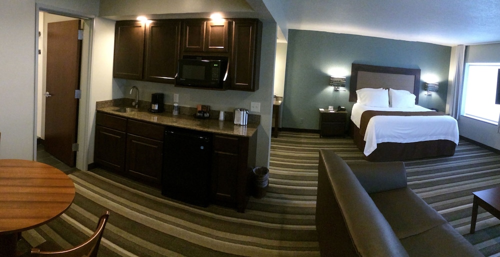 East Avenue Inn & Suites - photo 31