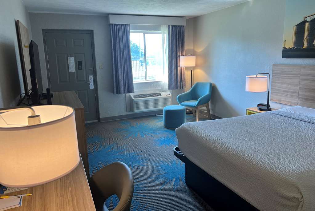 Days Inn by Wyndham Hays - photo 17