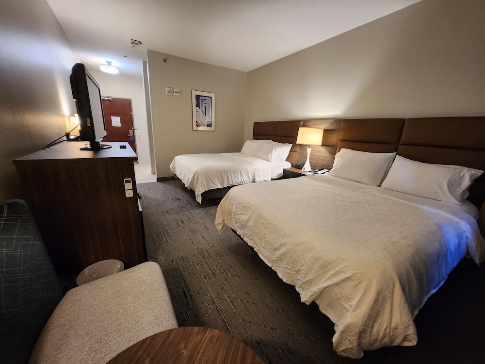 Holiday Inn Express Hotel & Suites St. Paul Woodbury by IHG - photo 11