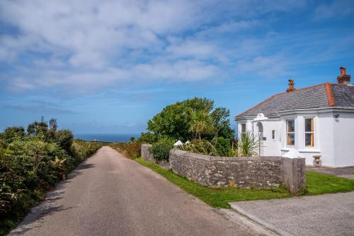 Finest Retreats Western Watch Sea Views Pets Accepted Sleeps 6 in Penzance, United Kingdom