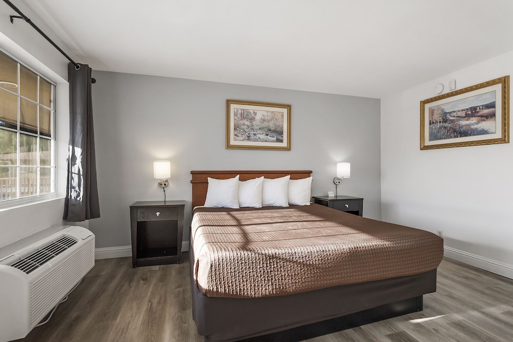Grace Light Inn - photo 12