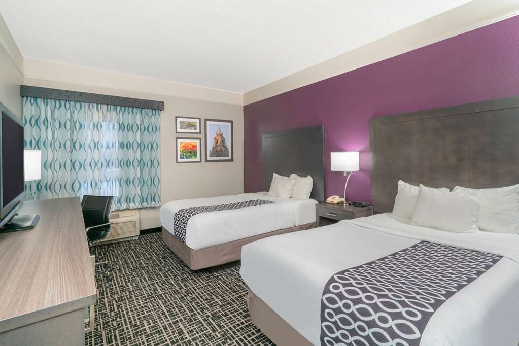 La Quinta Inn & Suites by Wyndham Latham Albany Airport - photo 17