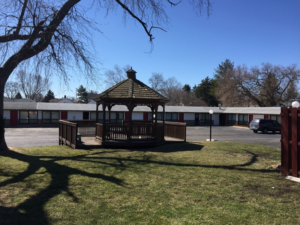 Daniels Motel - photo 19