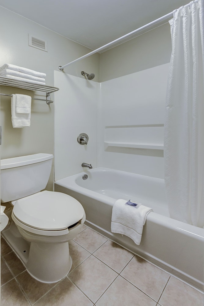 University Inn Durham next to Duke University Medical Center - photo 15
