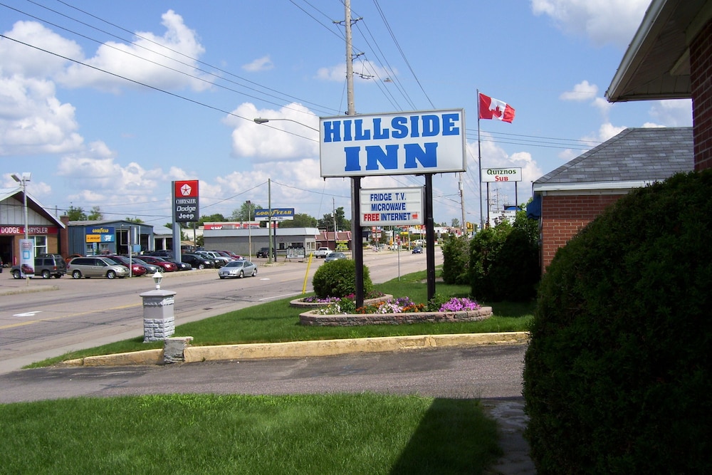 Hillside Inn Pembroke in Pembroke, Canada