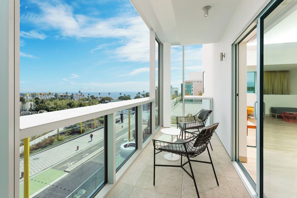 Courtyard by Marriott Santa Monica - photo 16