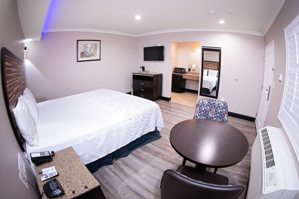 Diamond Bell Inn & Suites - photo 13