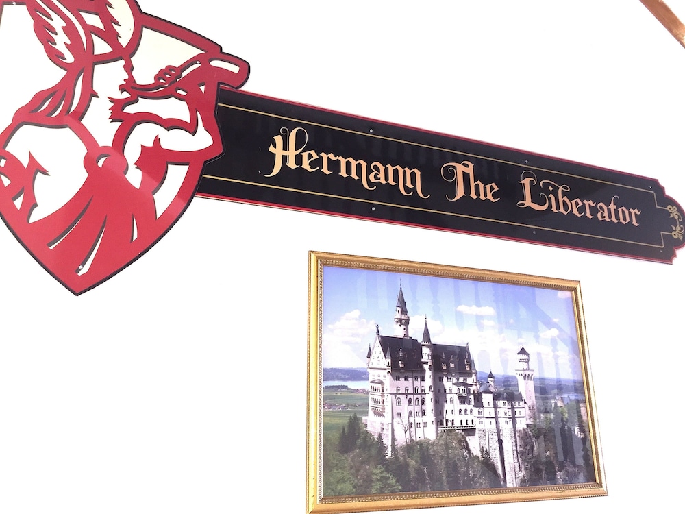 Hermann Crown Suites - photo 2