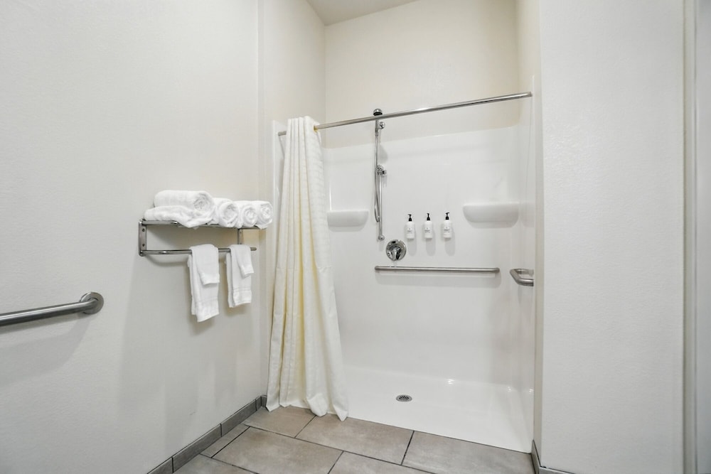 Cobblestone Hotel & Suites Bellefontaine - photo 57