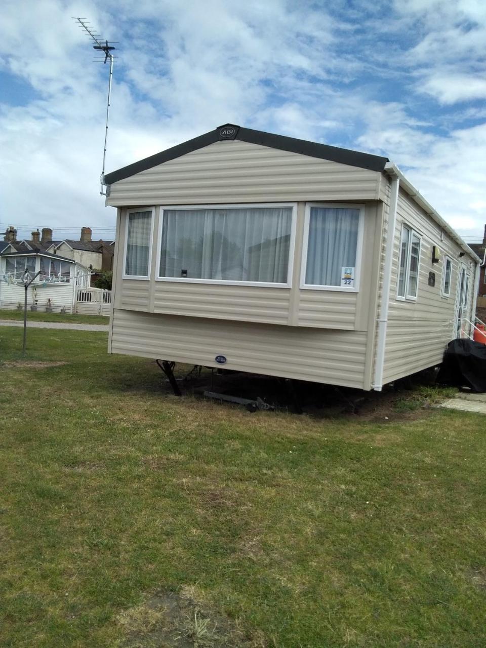Van Tastic 6 Berth Static — Felixstowe
