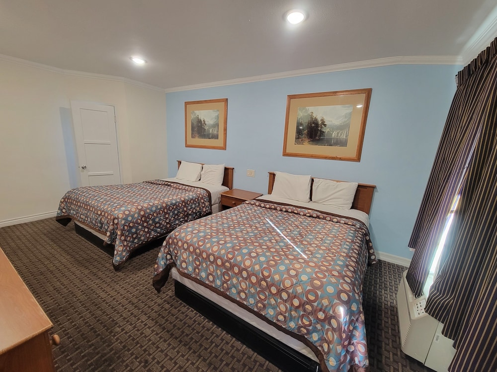 Townhouse Motel - photo 21