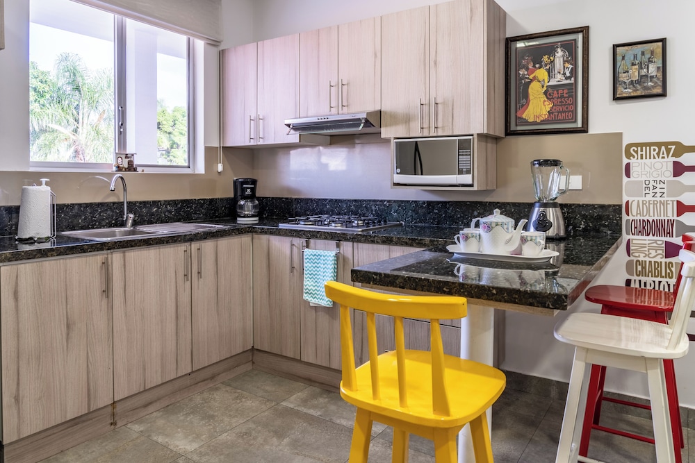 Praga Apartments — 4-Star Luxury Hotel in Guayaquil, Ecuador