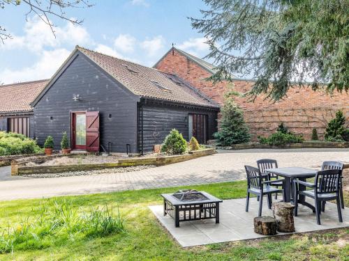 Cedar Barn Ukc5406 - carbon neutral hotel in Banham