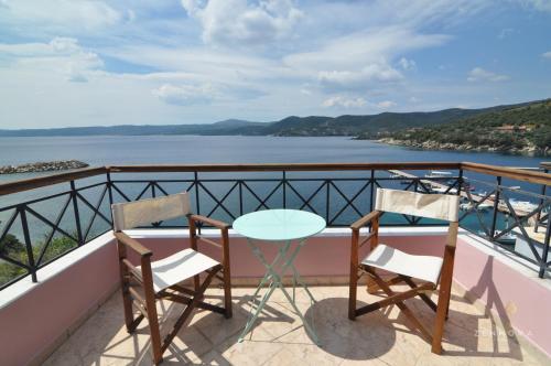 Zennova #42 Pirgadikia Sky & Sea Home — 4-Star Luxury Hotel in Megali Panagia, Greece