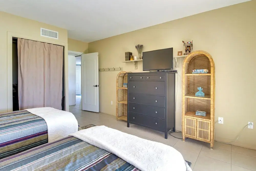 Pet friendly Palm Desert Gem on Golf Course - photo 22
