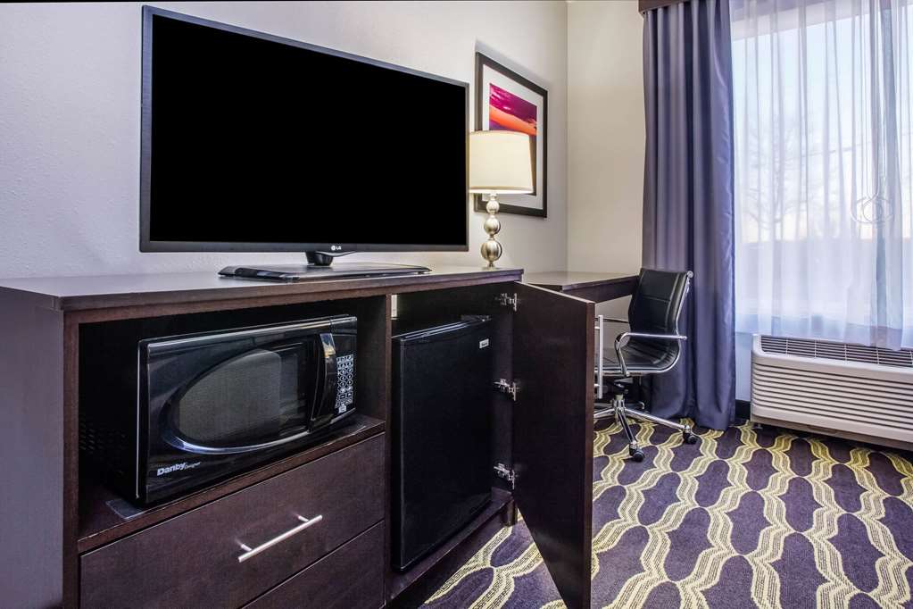 La Quinta Inn & Suites by Wyndham Lynchburg at Liberty Univ. - photo 18