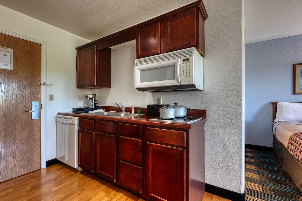 All Towne Suites - photo 20