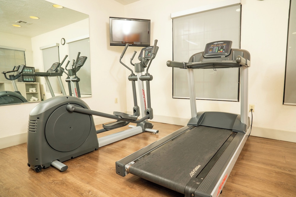Holiday Inn Express Hotel & Suites Hesperia by IHG - photo 29