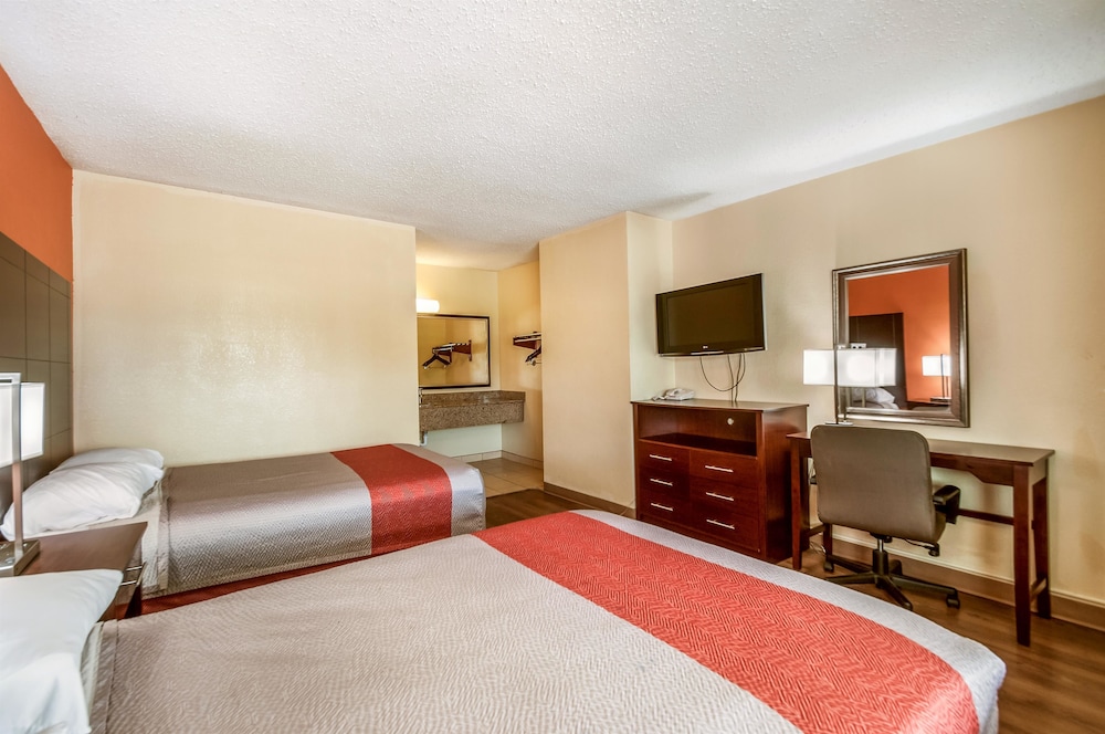 Motel6 Washington DC Convention Center - photo 13