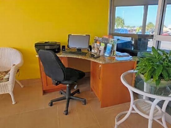 Page Terrace Beachfront Hotel - photo 10
