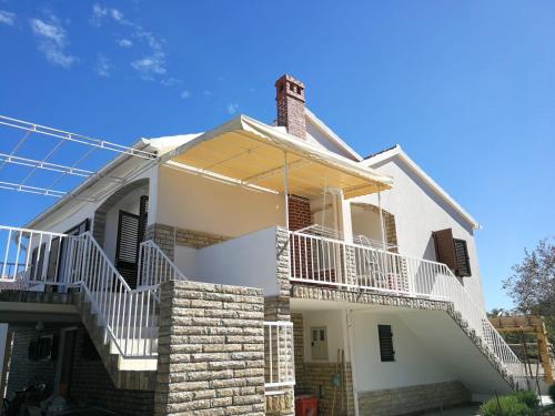Apartments KUS Ugljan — 4-Star Luxury Hotel in Ugljan, Croatia