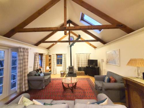Edinburgh 2 Bedroom Cottage with Parking Ground Floor — 4-Star Luxury Hotel in Edinburgh, United Kingdom