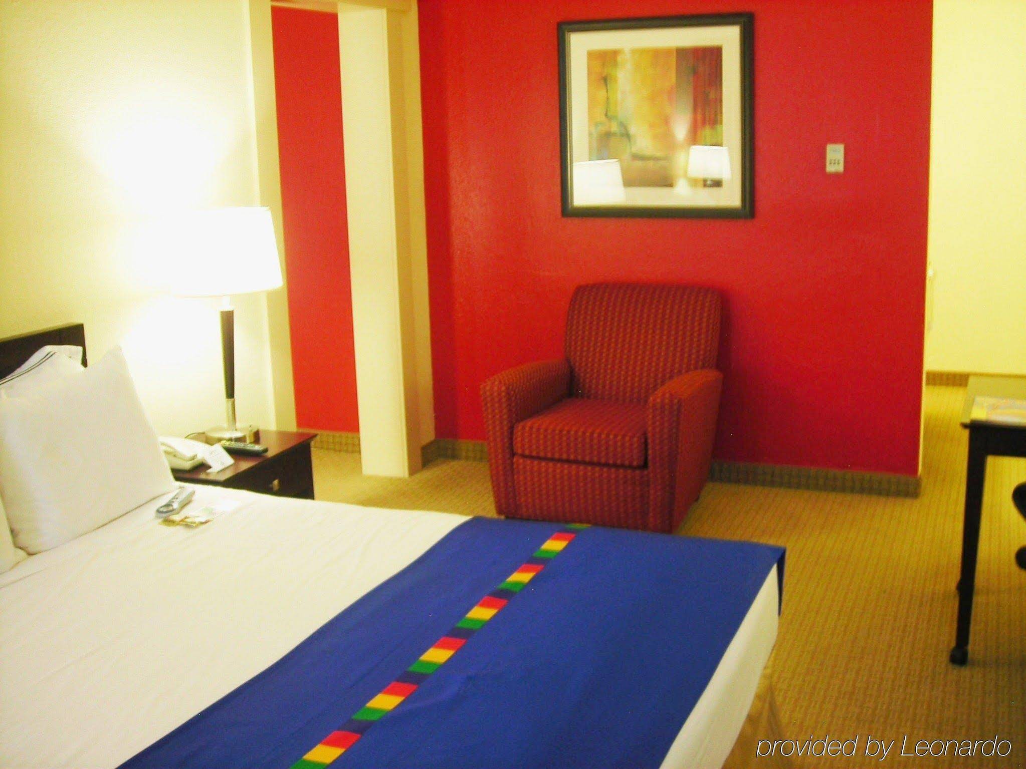 Love Field Hotel & Suites - photo 28