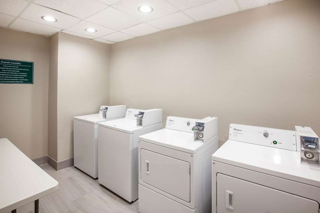 La Quinta Inn & Suites by Wyndham Lubbock North - photo 26