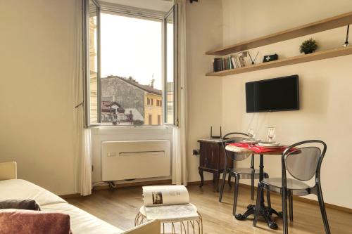 Just Urban Stays Bright Penthouse Heart of Milan 10 min to Duomo — 4-Star Luxury Hotel in Milan, Italy