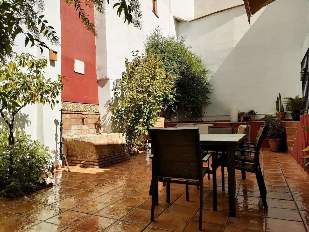 Dar Ar Nur Albaycin con patio in Granada, Spain
