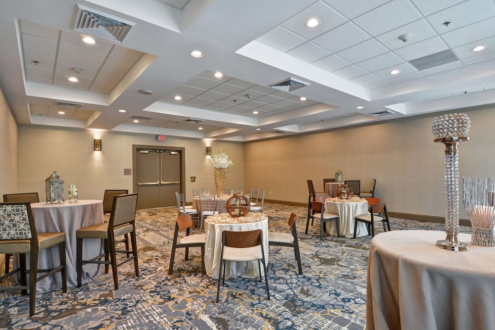 Embassy Suites by Hilton Milpitas Silicon Valley - photo 55