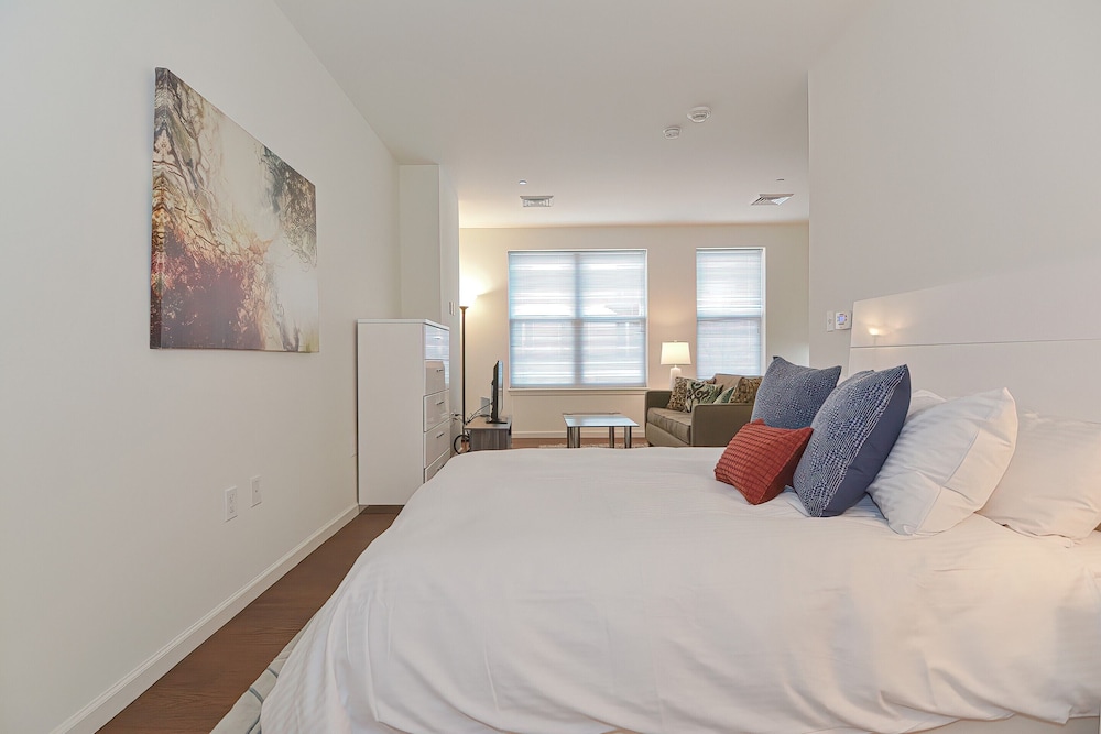 Global Luxury Suites East Boston - photo 8