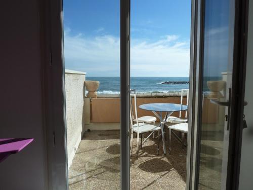 Charmant T 2 Vue Mer Pied Dans L’eau — Le Barcares — photo 5