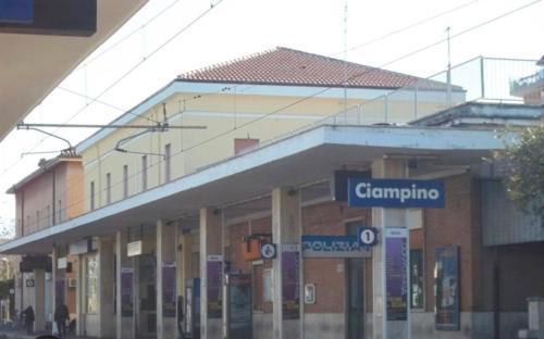 Ciampino Luxe 15min Termini Airport and Train Station — 4-Star Luxury Hotel in Ciampino, Italy