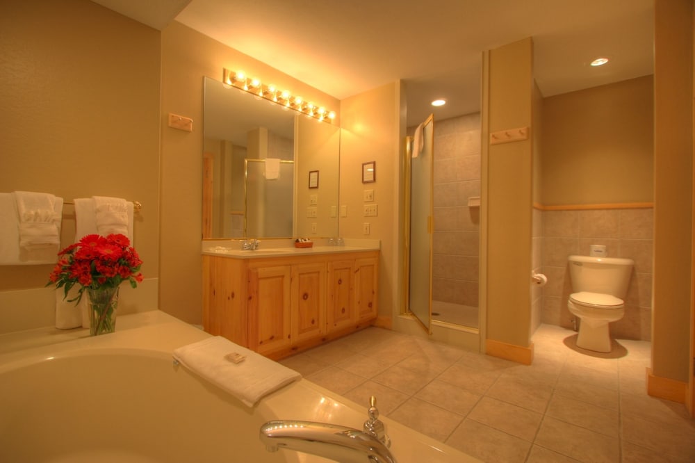 Spruce Point Inn - photo 20