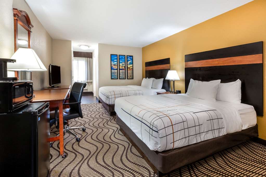 La Quinta Inn by Wyndham Sandusky near Cedar Point - photo 17