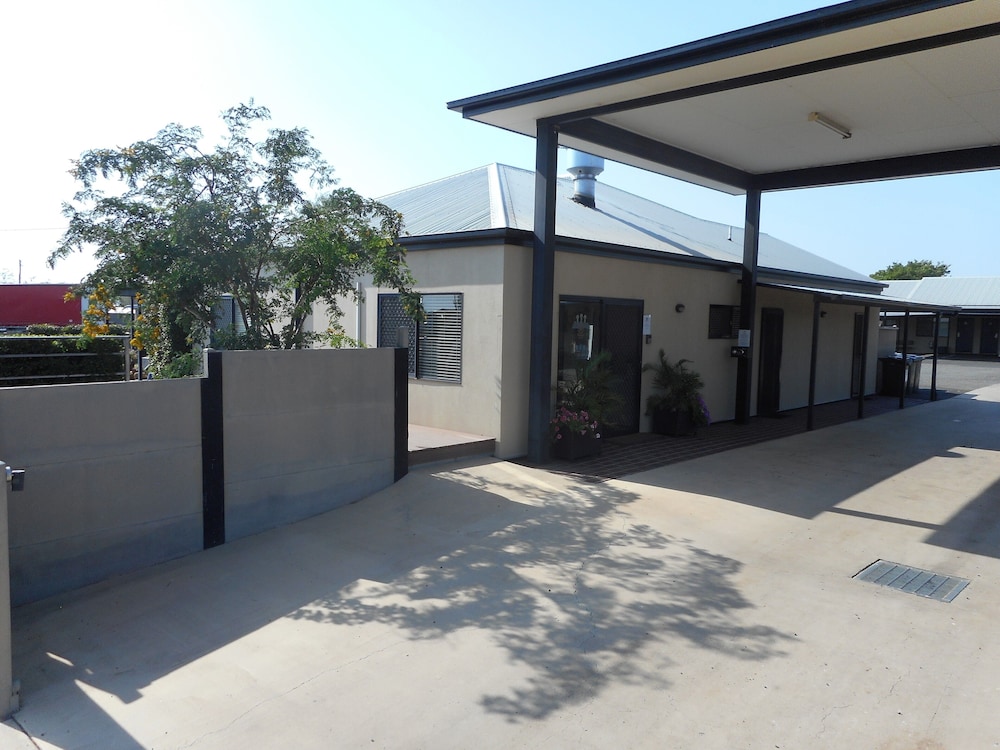 Injune Motor Inn in Roma, Australia