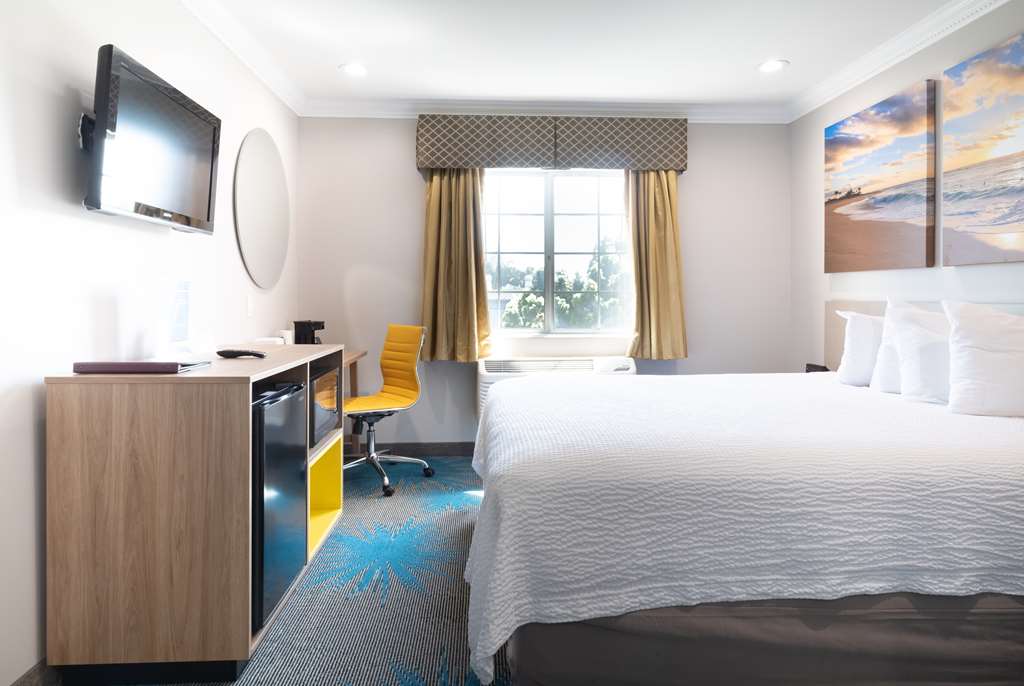 Days Inn by Wyndham Santa Monica - photo 17