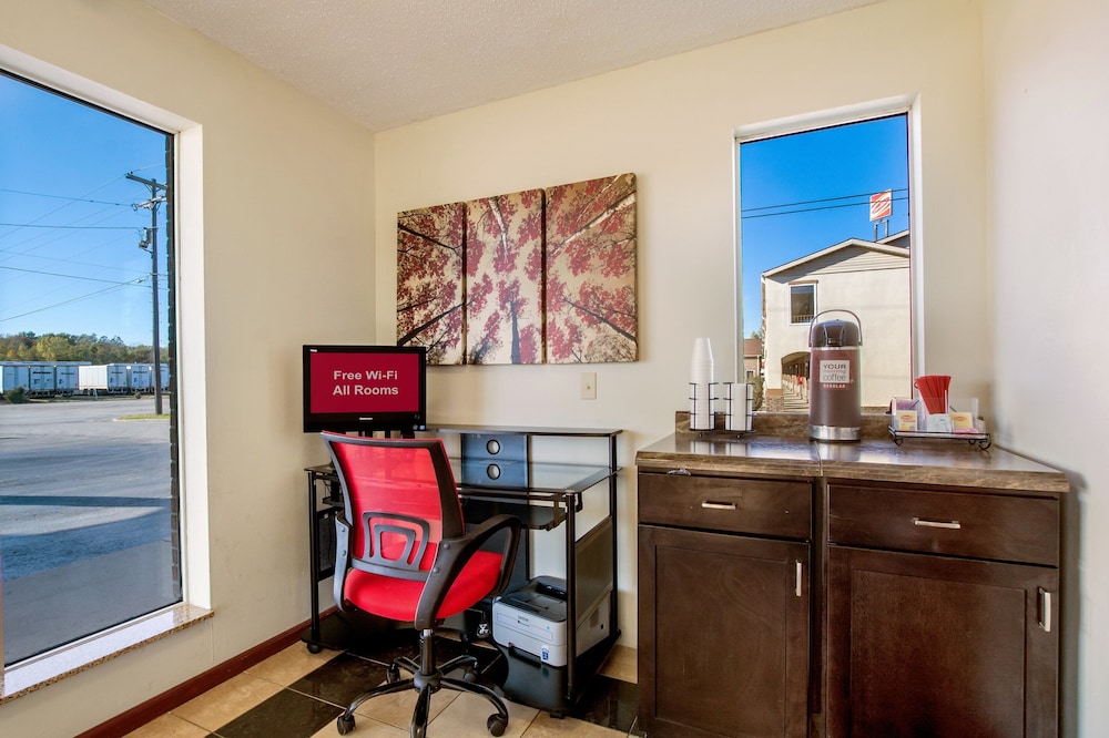 Red Roof Inn Vincennes - photo 20