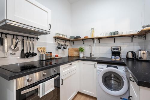 Mira Holiday Apartment — 4-Star Luxury Hotel in Budapest, Hungary