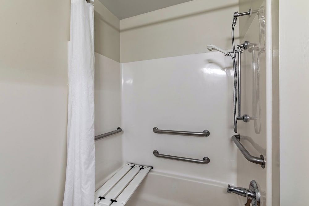 HomeTowne Studios & Suites by Red Roof Charlotte Concord - photo 13