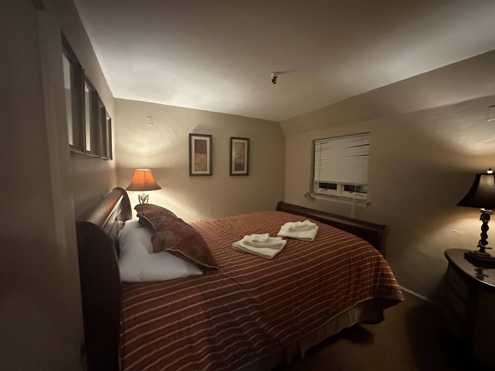 The Oaks B&B Hotel and Spiritual Center - photo 15