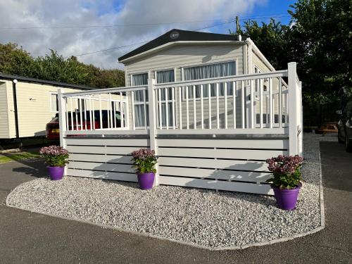 Kayes Retreat Three bed caravan Newquay Bay Resort Quieter area of park in Newquay, United Kingdom