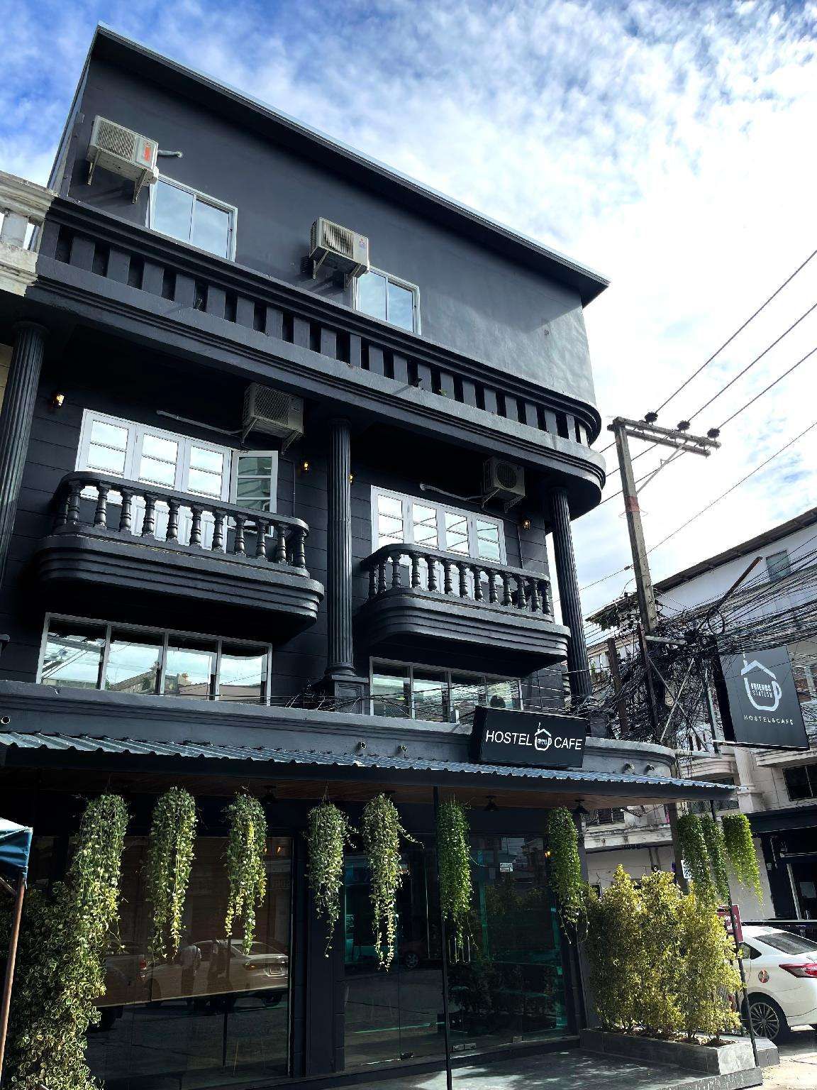 Friends Station Tukkom Hostel & Cafe — 5-Star Luxury Hotel in Pattaya, Thailand