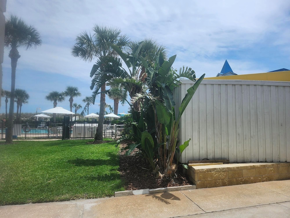 Seahorse Oceanfront Inn - photo 72
