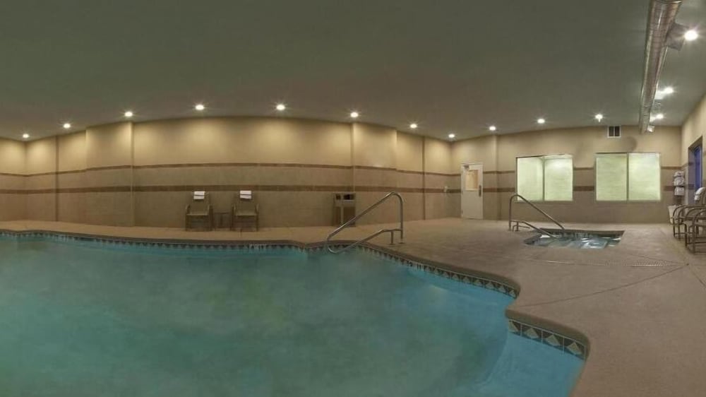 Holiday Inn Express Hotel & Suites Grants Milan - photo 15