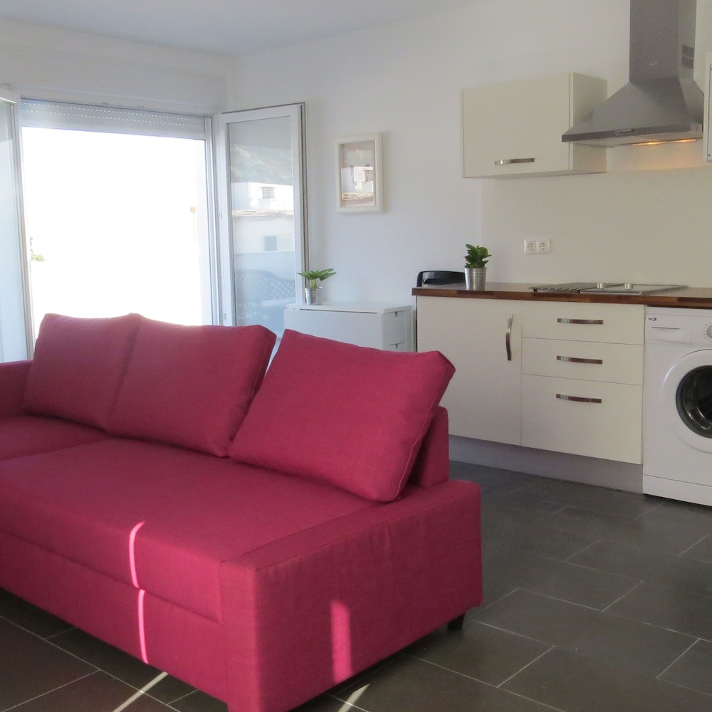 Apartamentos ZHR 2 — 4-Star Luxury Hotel in Zahara De Los Atunes, Spain