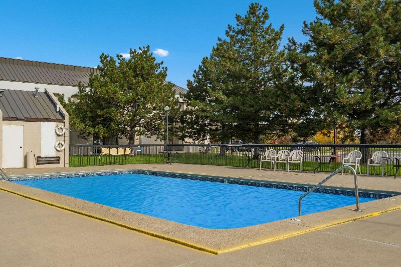 Quality Inn & Suites - photo 42