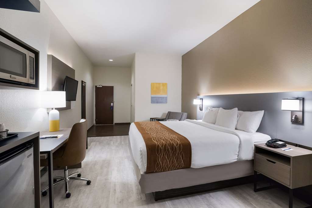 Comfort Inn & Suites Victoria North - photo 11